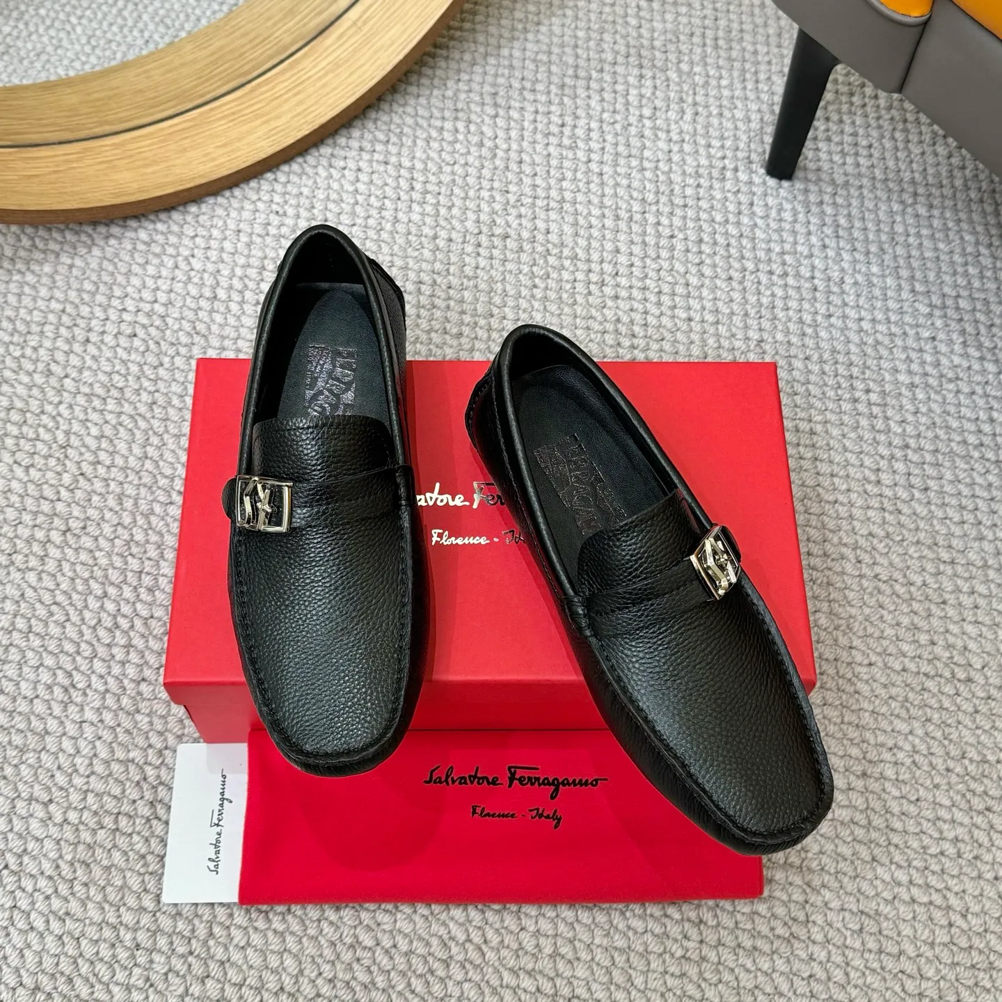 Men's men's shoes 💰420 (Yangli) Ferragamo 〰Ferragamo 2⃣️0⃣️2⃣️5️⃣ New series 👊🏻 Upper 🇮🇹 Italian imported calfskin, original outsole molding. Water-dyed sheepskin lining. The identity of every successful man is set off, and the upper and lower shoes are elegant and stable🚶🏻🚶🏻The high-end custom counter original replica is an eternal classic🔍️Number of codes: 38-46 with counter packaging